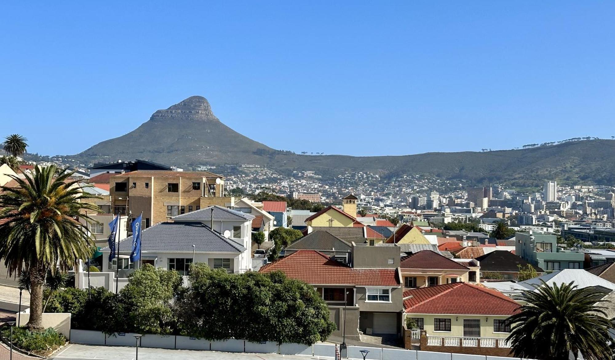 Garden Court Nelson Mandela Boulevard Kapstaden Exteriör bild